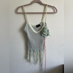 Fitelle flirty top with spring colors. Small